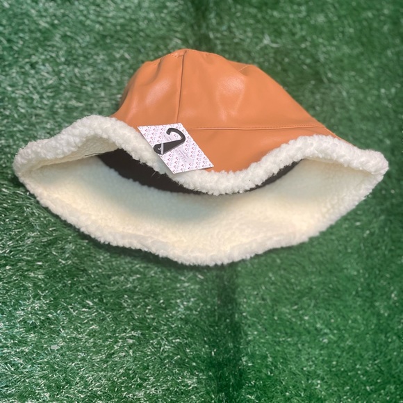 LULLA Women tending bucket hats for any time of the day - Picture 4 of 5